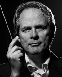 Hákon Leifsson í leyfi