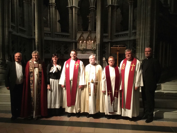 Talið frá vinstri: sr. Vigfús Þór Árnason, sr Tor Singsaas biskup í Niðarós, frú Erla Jónsdóttir, sr. Gunnar Einar Steingrímsson, sr. Kristján Valur Ingólfsson vígslubiskup, sr. Arndís Hauksdóttir, sr. Kristinn Ólason, sr. Sigurður Grétar Helgason.